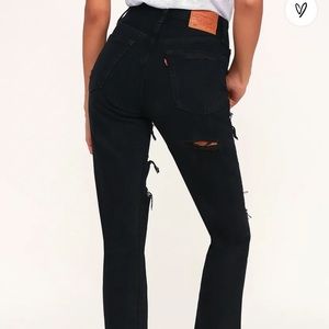 501 CROPPED BLACK DISTRESSED LEVI JEANS